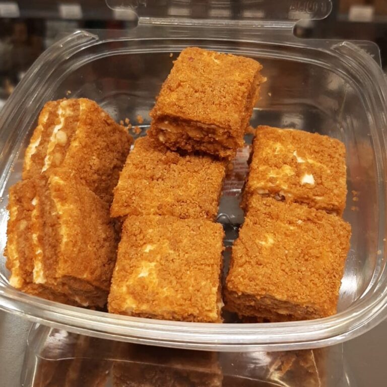 Lotus Cream Baklava Turkisk Delikatess Den tillagas med traditionella metoder, med färska och högkvalitativa ingredienser.Innehåller inga tillsatser.