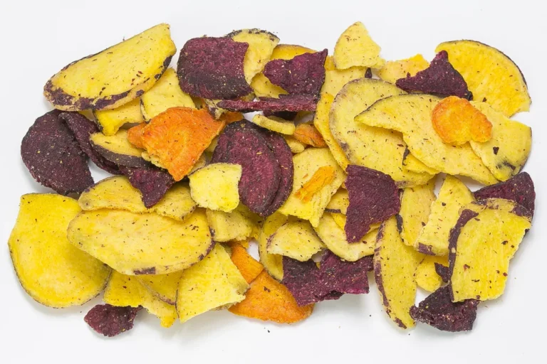 Vietnamesiska Rödbetsmixchips Den tillagas med traditionella metoder, med färska och högkvalitativa ingredienser.