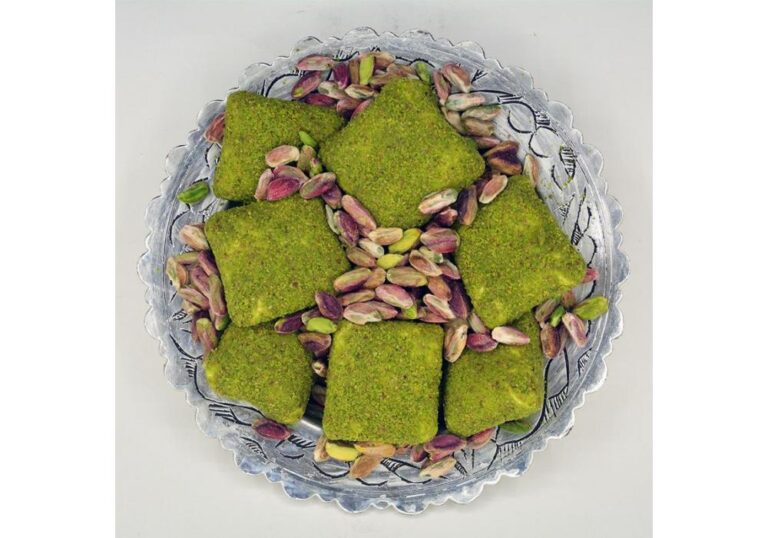 Powdered Pistachio Coated Chocolate Muska Turkish Delight It is prepared using traditional methods, with fresh and high quality ingredients.Contains no additives.