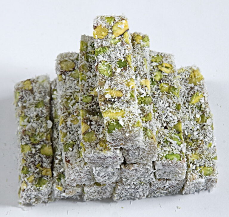 Vezir Turkish Delight with Pistachio It is prepared using traditional methods, with fresh and high-quality ingredients.